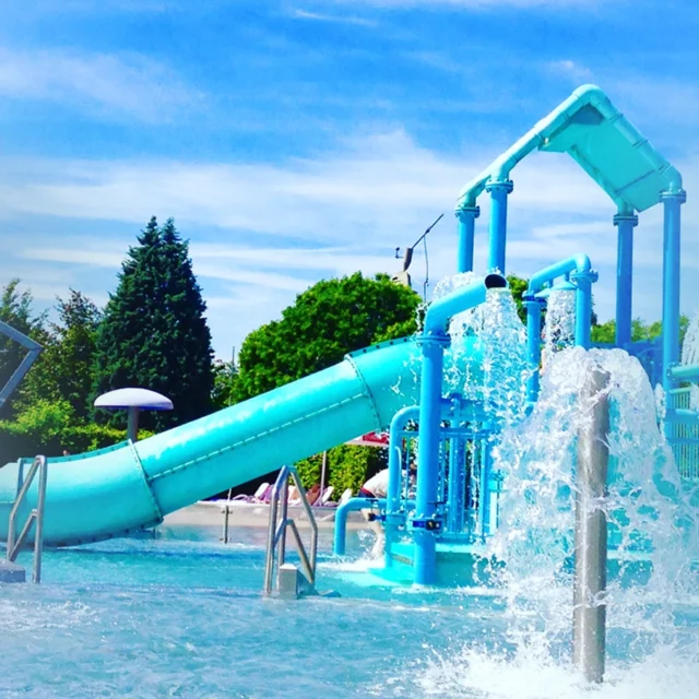 Wasserspielgarten im Aussenbereich im Sommer